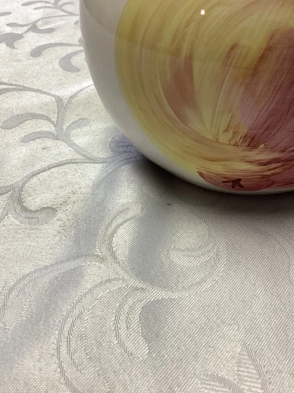 CERAMIC APPLE PIT HER. Hand painted Italy. Must see round